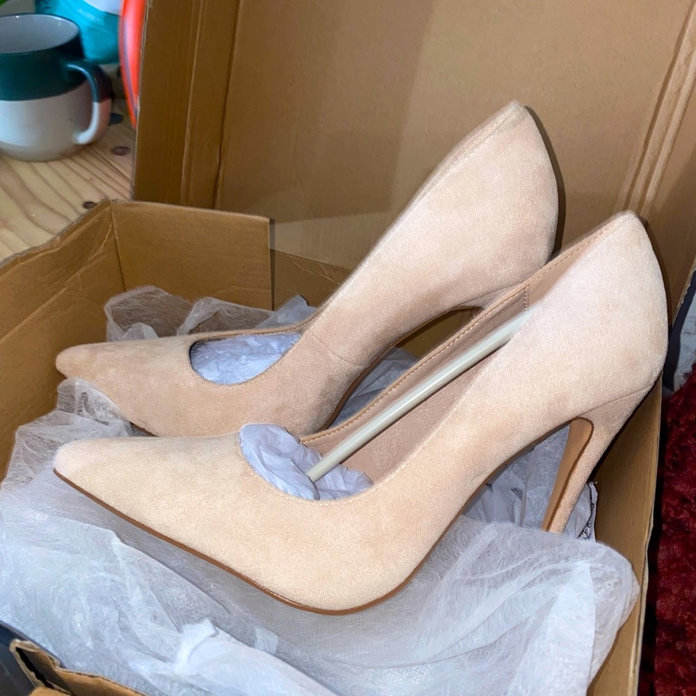 Fashionnova nude heels size 9